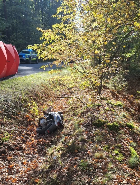 Powiat zamojski: Jadąc skuterem uderzył w BMW. 70-latek zginął na miejscu