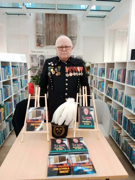 Książki dla szkoły. Przekazał je górnik i społecznik (foto) - Zdjęcie główne