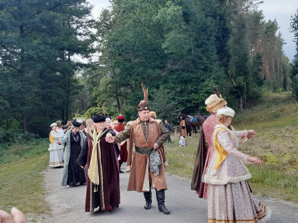 Sami królowie polowali nad Tanwią? Co tam się działo? (foto) - Zdjęcie główne