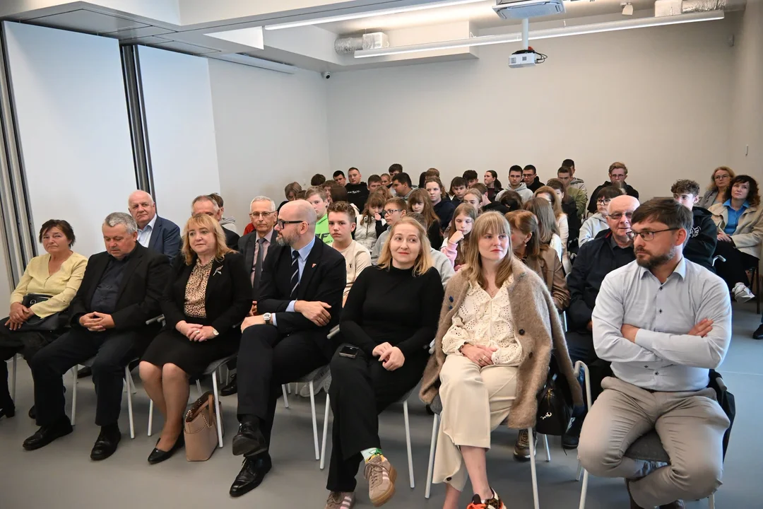 Twarze, których nie wolno zapomnieć. Wyjątkowe spotkanie w Osuchach (foto) - Zdjęcie główne