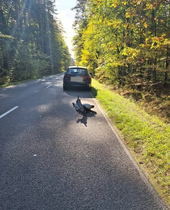 Powiat zamojski: Jadąc skuterem uderzył w BMW. 70-latek zginął na miejscu