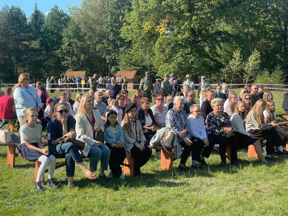 Piknik Historyczny w Brodziakach. Wyjątkowa lekcja historii, piękna pogoda i sporo ludzi (foto) - Zdjęcie główne